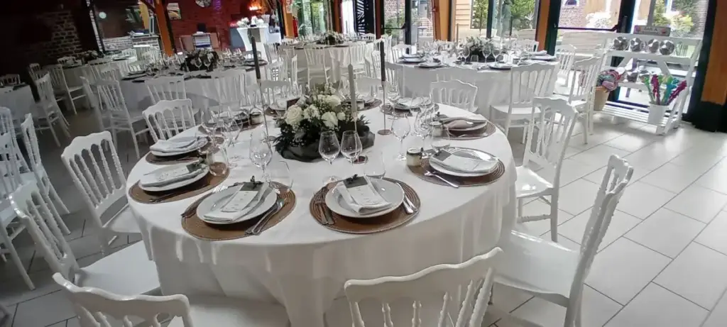Wedding tables and windows at Au Colombier
