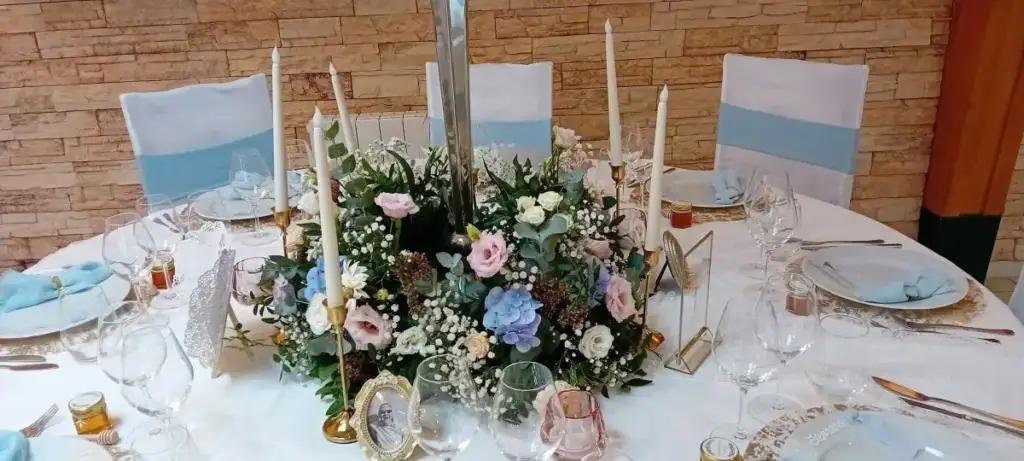 Table decoration inside Au Colombier