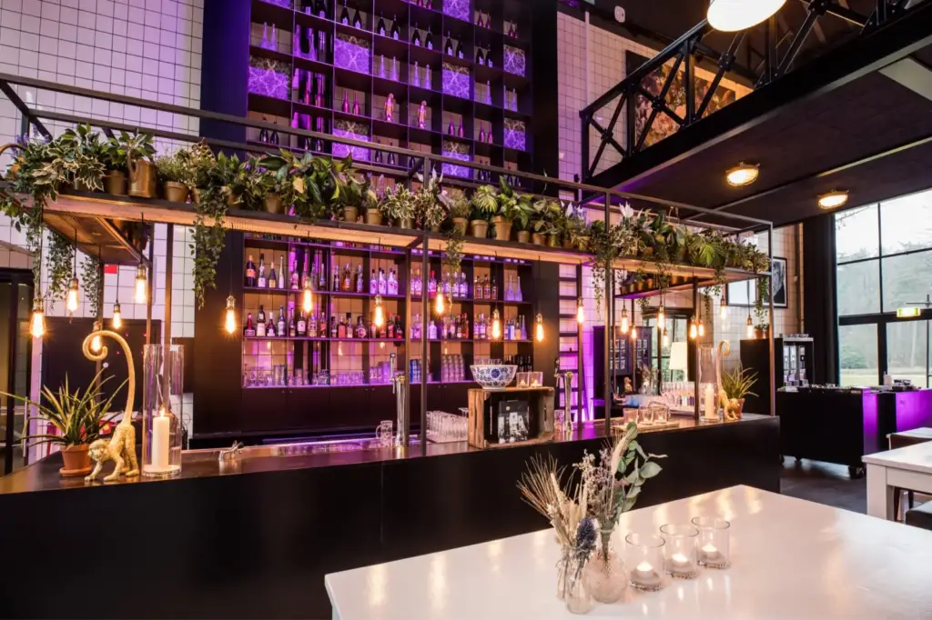 Bar en industriële inrichting in Het Ketelhuis Landgoed de Grote Beek