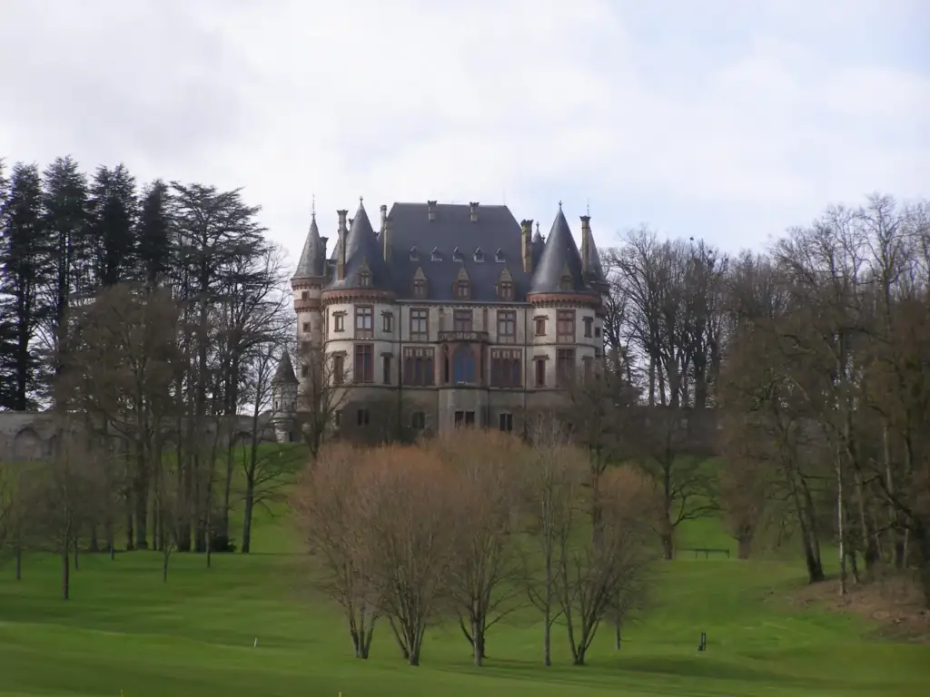 Château néogothique de Bournel et parc, photographie authentique de 2010