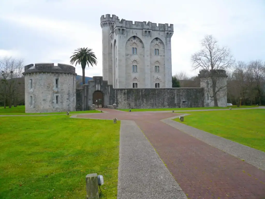 Gautegiz Arteaga - Castillo de Arteaga y entorno 10 – photographie réelle du lieu