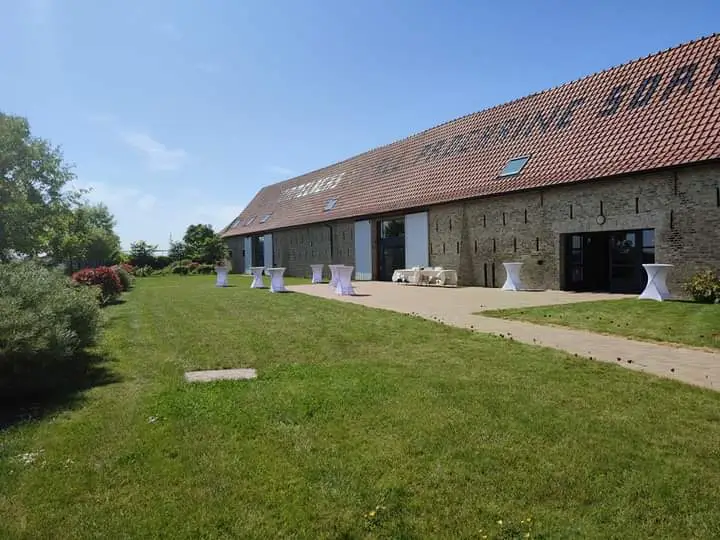 Façade de La Grange, terrasse et jardin du Bommelaers Wall