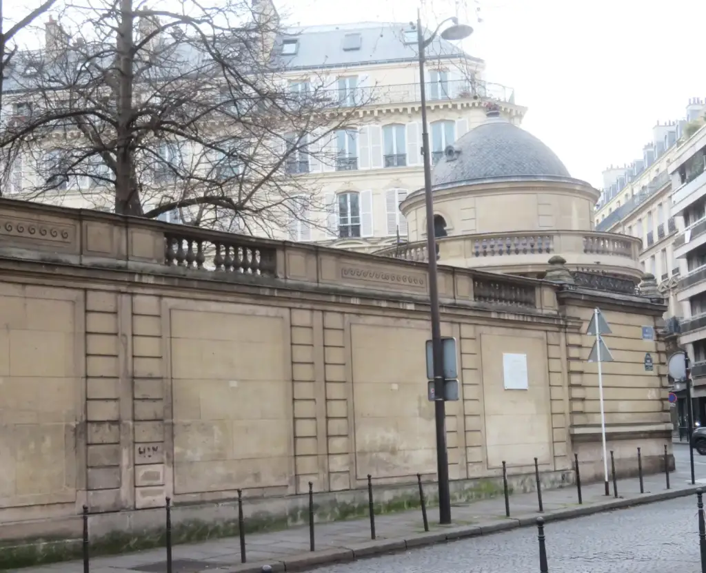 Tourelle et mur extérieur de l’Hôtel Salomon de Rothschild à Paris