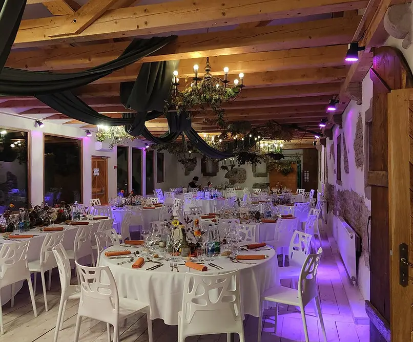 Salle de réception du Château de Thanvillé dressée pour un repas