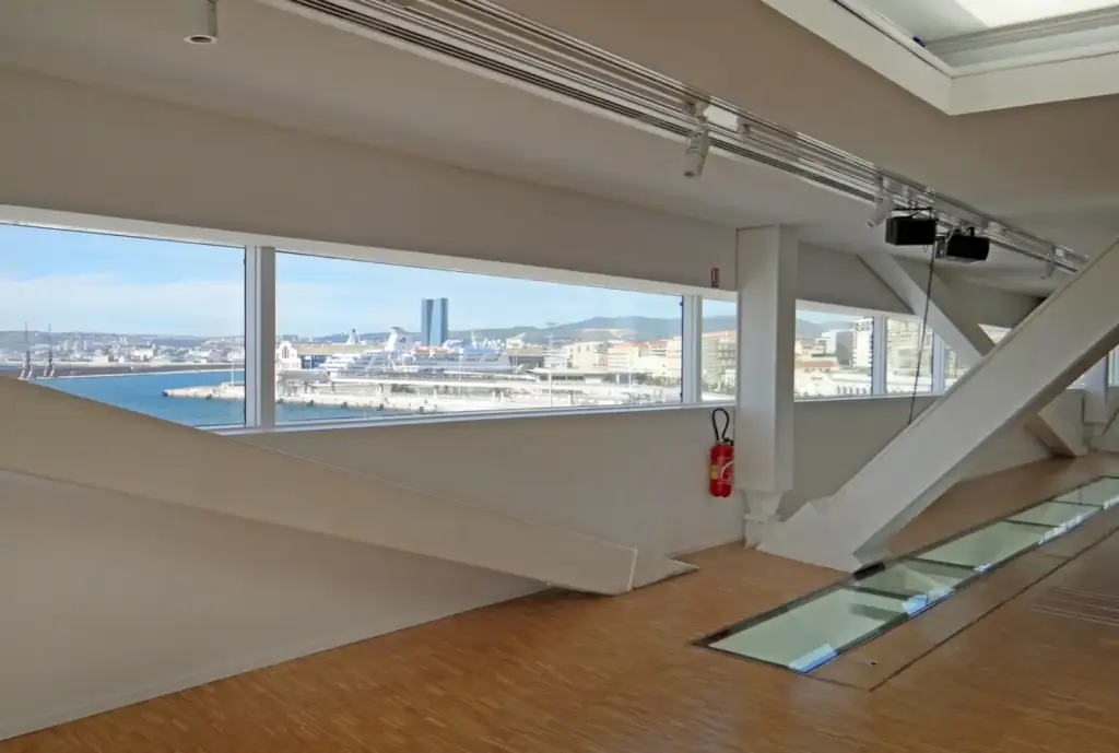 Photographie réelle de Cosquer Méditerranée – Villa Méditerranée, Marseille