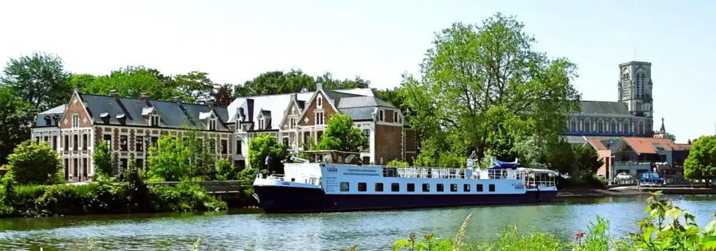Photo réelle de la péniche événementielle Laléa à Wambrechies — Pierre André Leclercq, CC BY 4.0