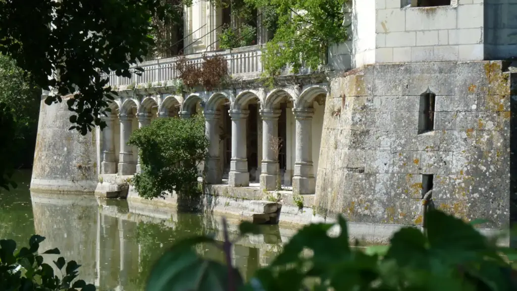 Architecture of Château de la Mothe Chandeniers