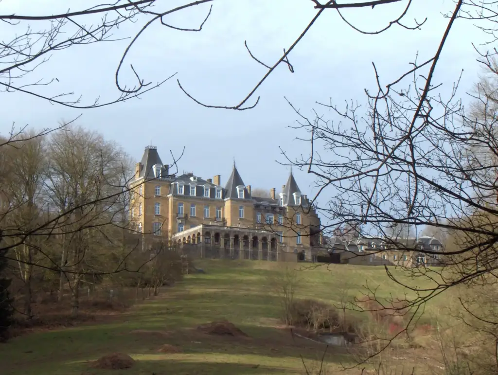 Vue extérieure du Domaine de Ronchinne à Maillen