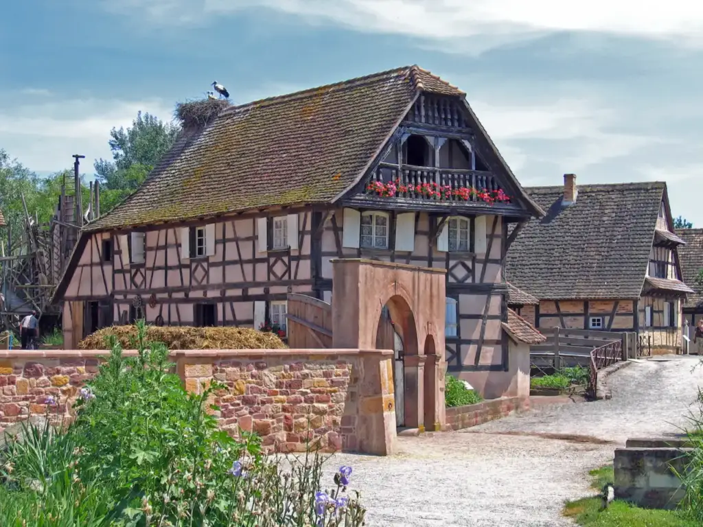Maison à colombages traditionnelle du village de l'Écomusée d'Alsace à Ungersheim