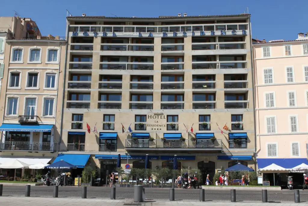 Façade réelle de l’Hôtel La Résidence du Vieux-Port au 18 Quai du Port; indépendante, préférée à photo2013 EXIF contradictoire.