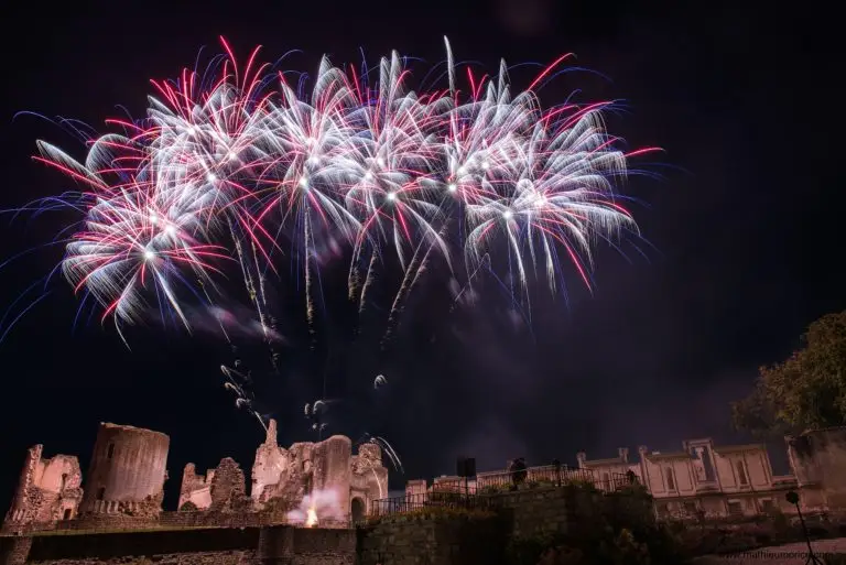 Fireworks above the ruins near Château de Fère