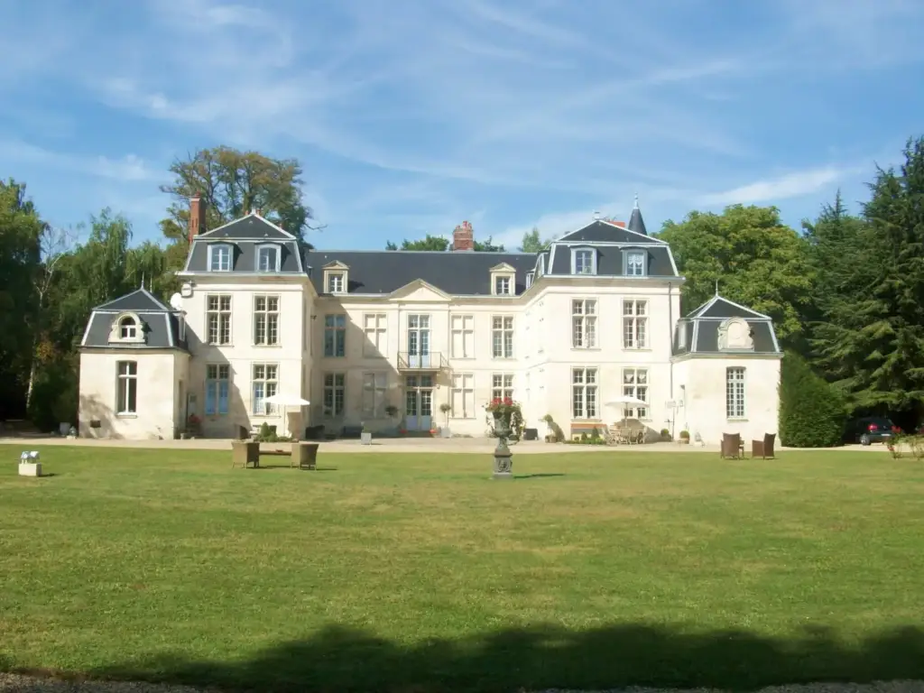 Château d'Auvillers à Neuilly-sous-Clermont — photo Guillaume de clermont 60, CC BY-SA 3.0