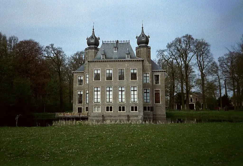 Kasteel Oud Poelgeest in Oegstgeest — historische gevel