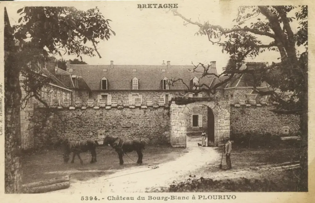 Photographie patrimoniale : carte postale d'archive du Château du Bourg-Blanc à Plourivo