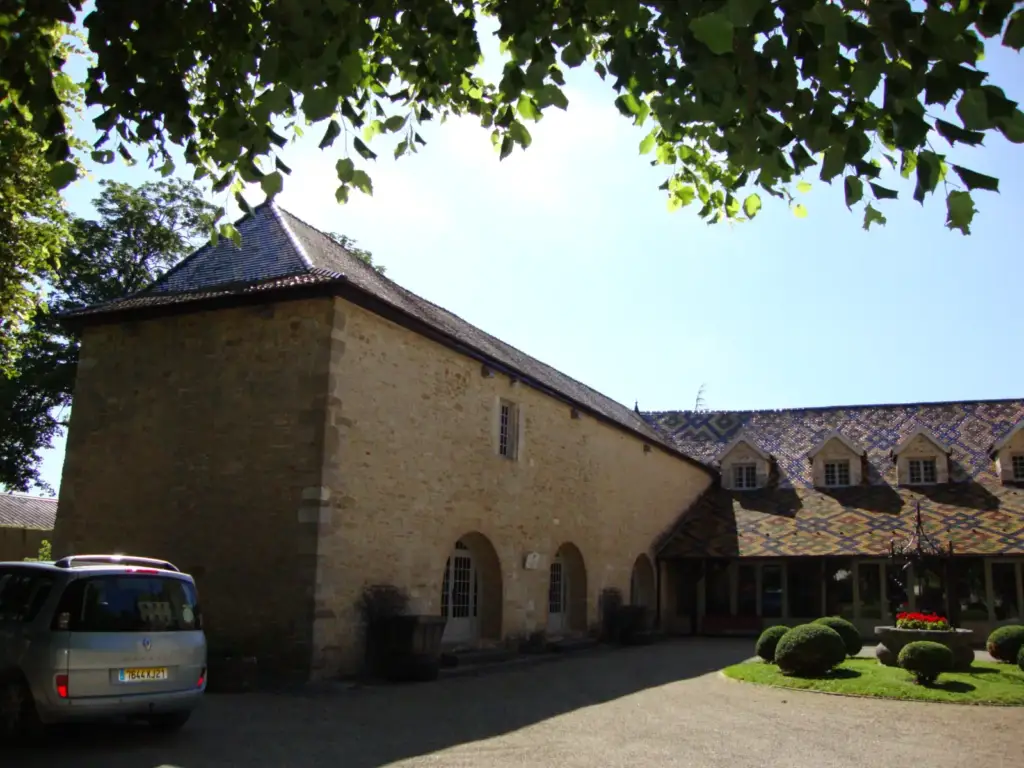 Courtyard and lower wing of Château Philippe le Hardi