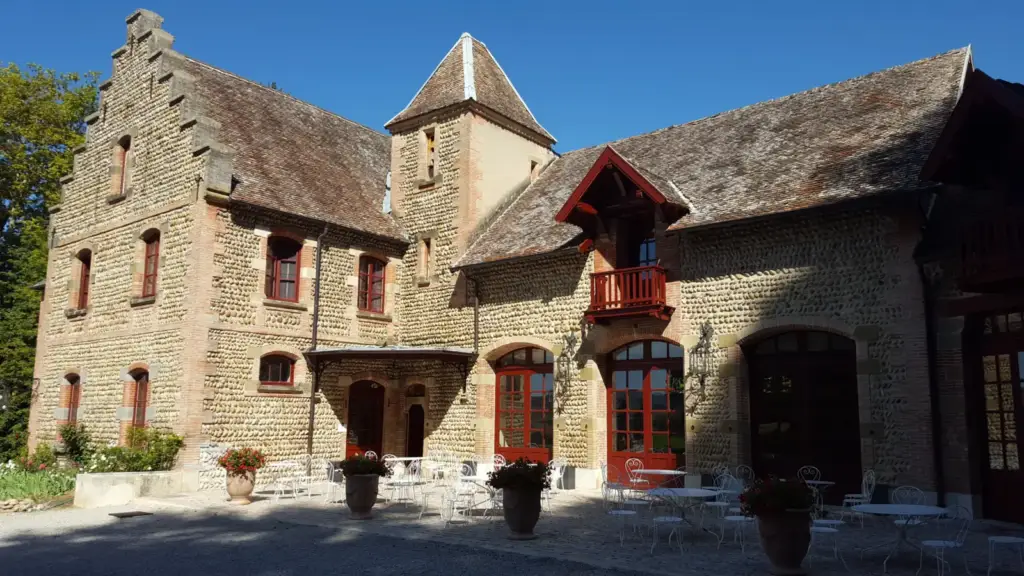 Bâtiments des écuries du Château de Pupetières