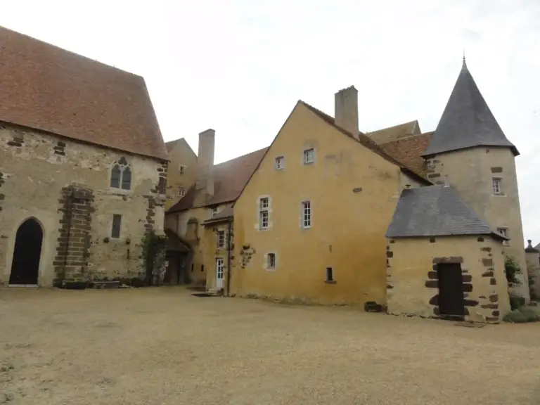 Prieuré Saint-Hippolyte de Vivoin
