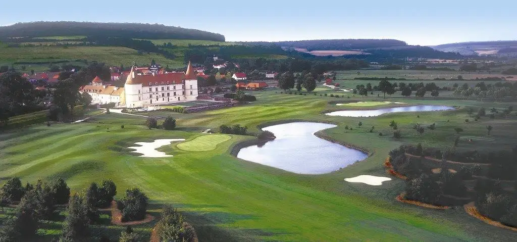 Aerial view of Château de Chailly and its golf course, archive photograph dated 2014 by the source.