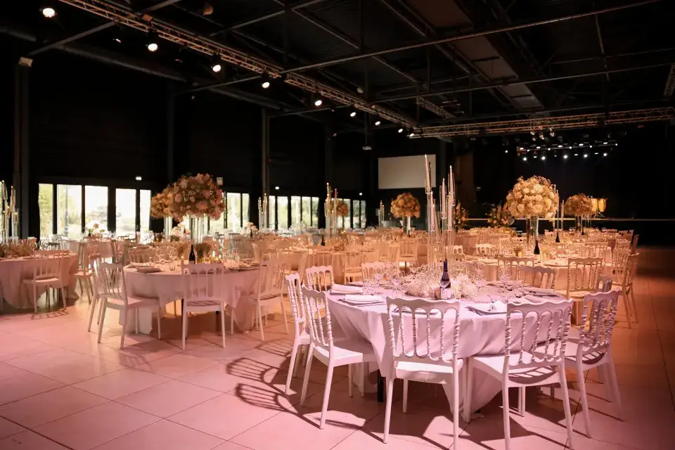 Salle Piano dressée pour une réception au Château de la Garrigue