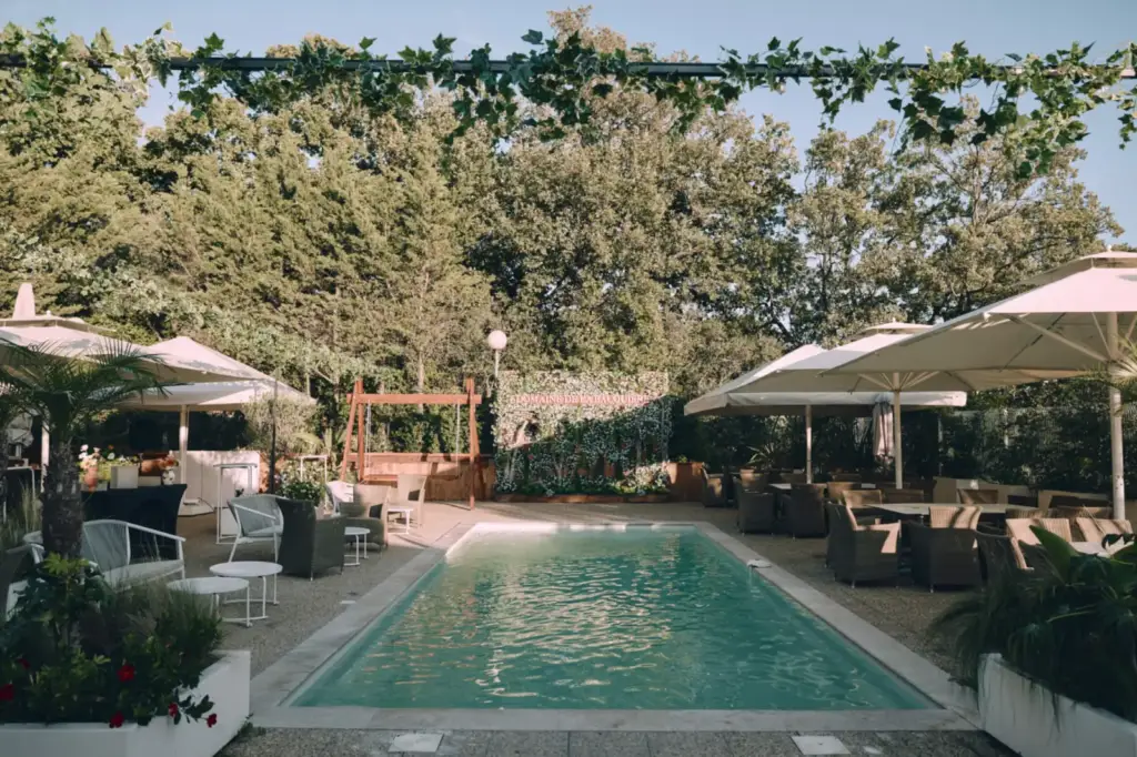 Domaine de la Bauquière : piscine et terrasse, Allauch
