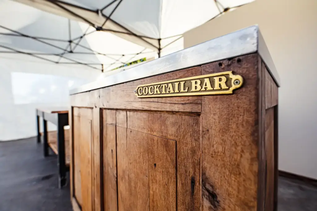 Bar à cocktails extérieur de Dans la Dentelle à Courcelles
