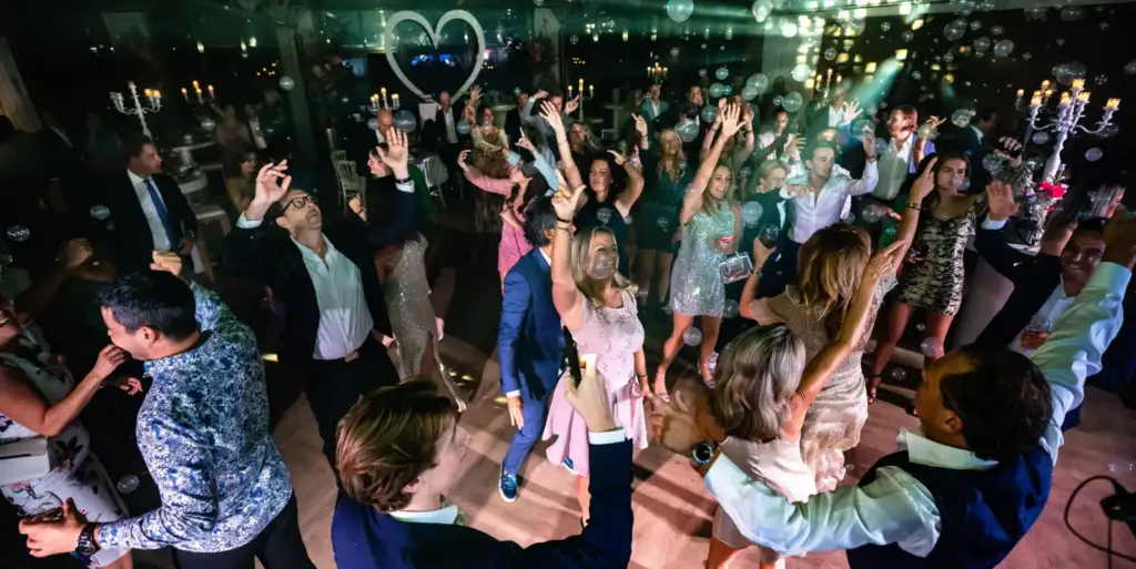 Guests on the dance floor during a wedding celebration at Kasteel de Wittenburg