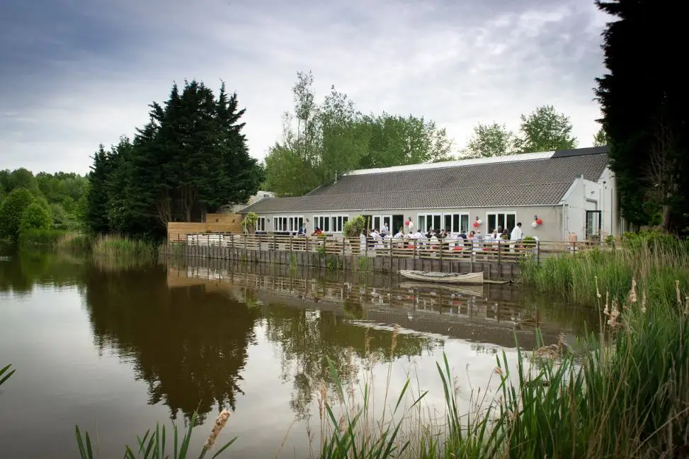 Pura Vidaa met terras aan het water op Landgoed Vidaa