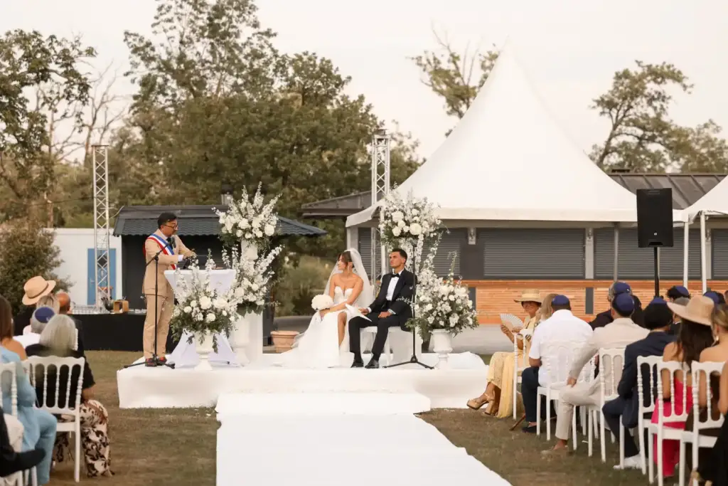Cérémonie de mariage dans le parc du Château de la Garrigue