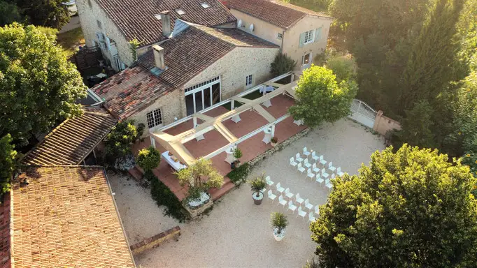 Vue aérienne du Domaine En Galinier et de ses espaces de réception