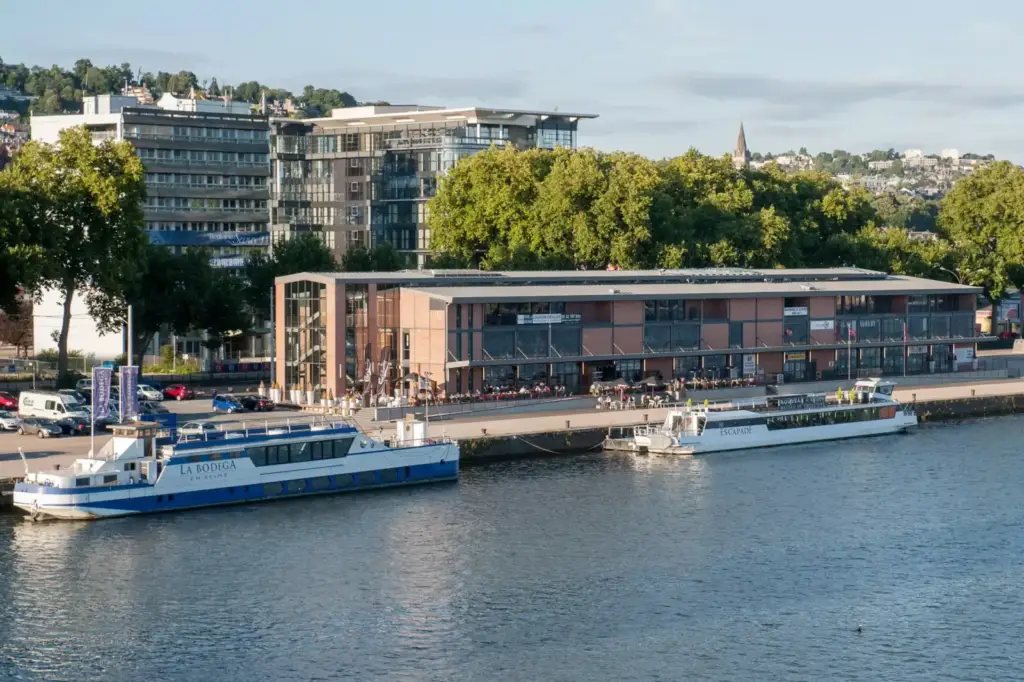 Hangar 10 and the Vue sur Seine terraces along Rouen's riverfront