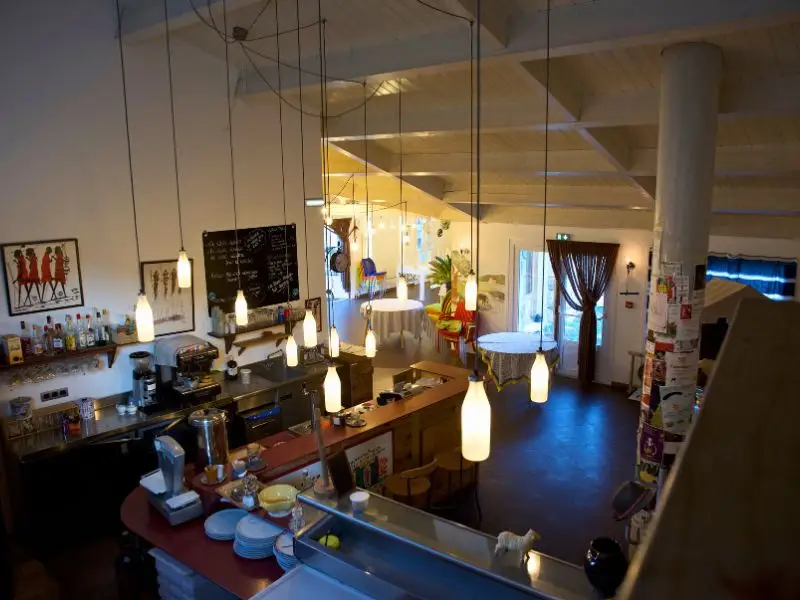Bar et espace intérieur du Domaine Le Trouillet