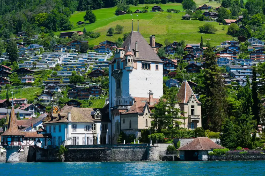 Schloss Oberhofen au bord du lac de Thoune