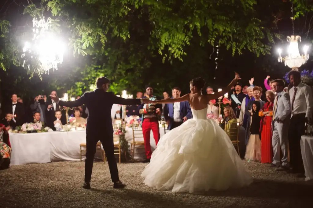 Borgo Stomennano in the evening, a wedding venue in Monteriggioni