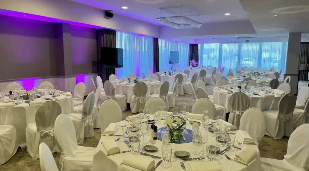 Salle Mermoz dressée pour un mariage au Van der Valk Charleroi Airport