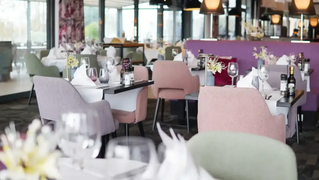 Salle du restaurant au Van der Valk Hotel Charleroi Airport